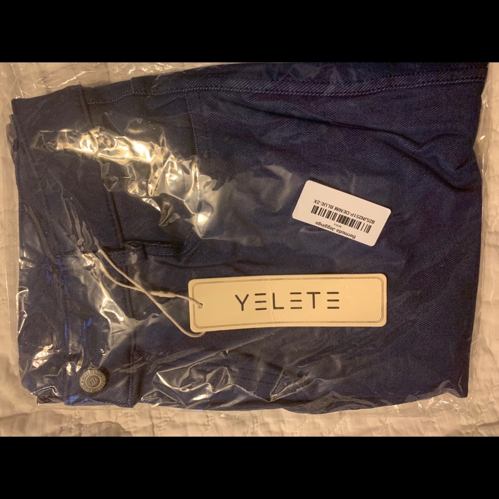 NWT 2XL Yelete Denim Blue Bermuda jeggings.